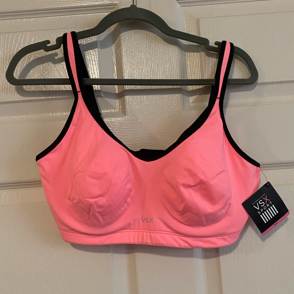 Victoria’s Secret Pro Sports Bra. Size 36DD. New with tags.